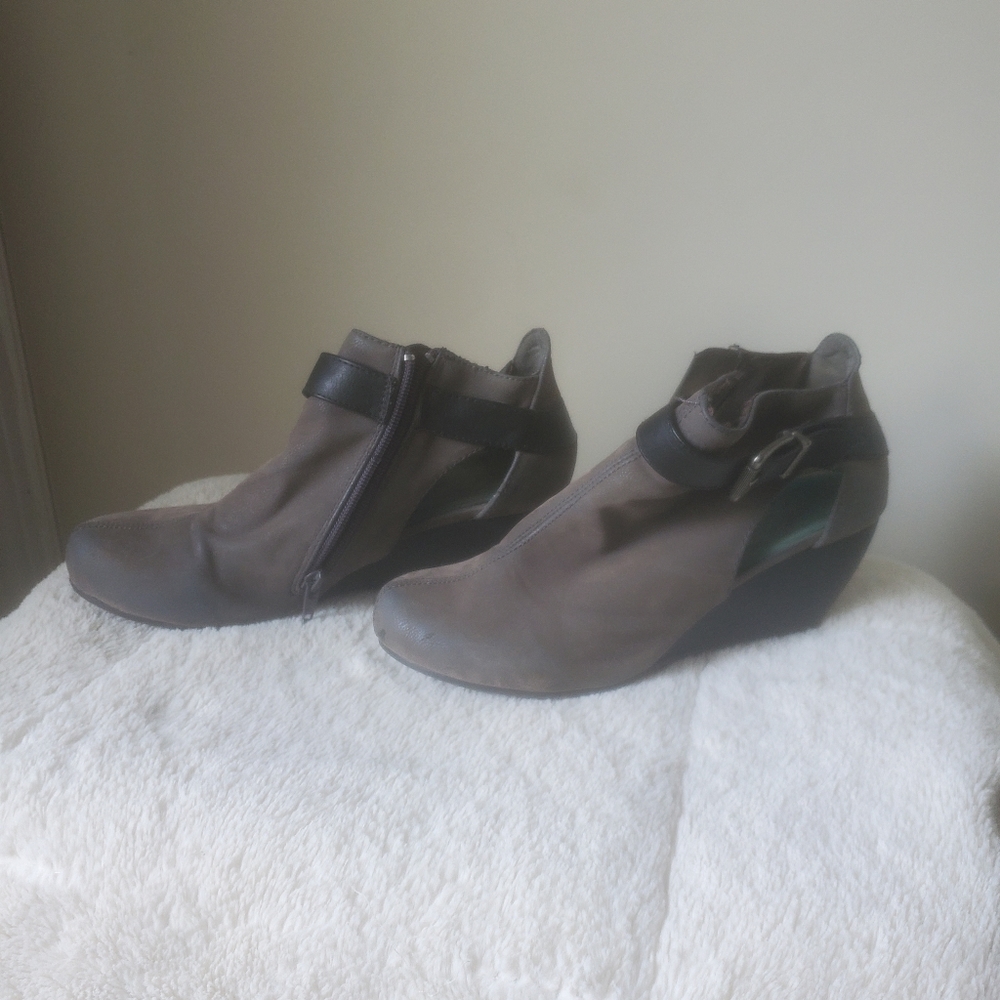 Blowfish booties